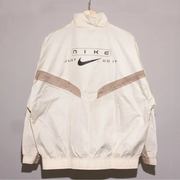 NIKE Women's Sportswear Street Loose Fit Woven Jacket - Picture 2 of 7